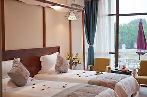 Guilin Crystal Crescent Moon Hotel