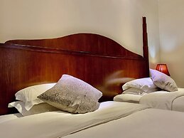 Guilin Crystal Crescent Moon Hotel