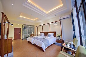 Guilin Crystal Crescent Moon Hotel