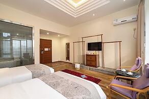 Guilin Crystal Crescent Moon Hotel