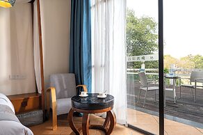 Guilin Crystal Crescent Moon Hotel