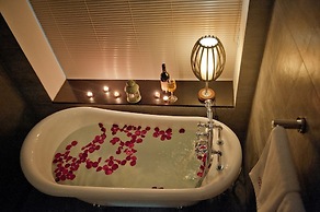 Guilin Crystal Crescent Moon Hotel