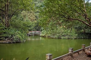 Guilin Crystal Crescent Moon Hotel