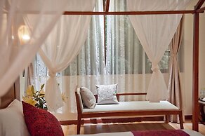 Guilin Crystal Crescent Moon Hotel