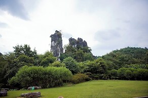 Guilin Crystal Crescent Moon Hotel