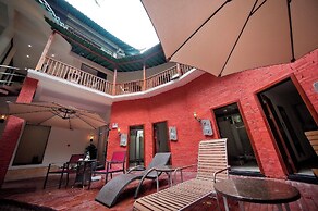 Guilin Crystal Crescent Moon Hotel