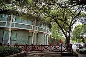 Guilin Crystal Crescent Moon Hotel