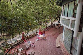 Guilin Crystal Crescent Moon Hotel