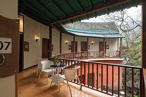 Guilin Crystal Crescent Moon Hotel