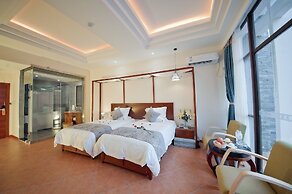 Guilin Crystal Crescent Moon Hotel