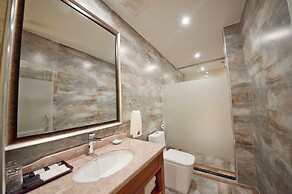 Guilin Crystal Crescent Moon Hotel