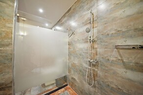 Guilin Crystal Crescent Moon Hotel