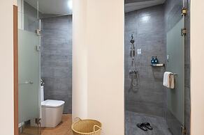 Guilin Crystal Crescent Moon Hotel