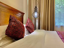 Guilin Crystal Crescent Moon Hotel