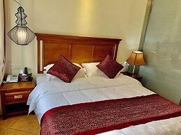 Guilin Crystal Crescent Moon Hotel