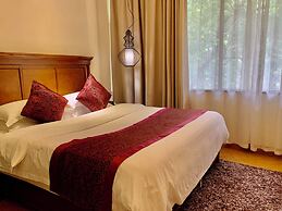 Guilin Crystal Crescent Moon Hotel