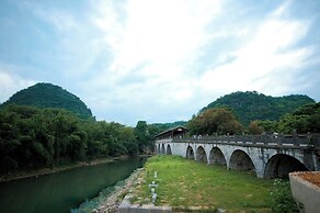 Guilin Crystal Crescent Moon Hotel
