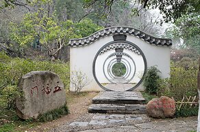 Guilin Crystal Crescent Moon Hotel