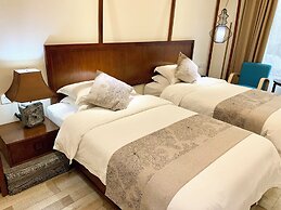 Guilin Crystal Crescent Moon Hotel