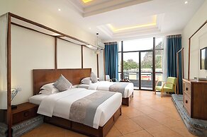 Guilin Crystal Crescent Moon Hotel