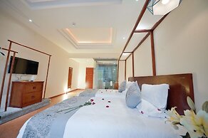 Guilin Crystal Crescent Moon Hotel