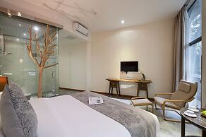 Guilin Crystal Crescent Moon Hotel