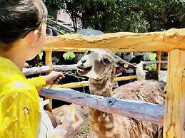 Guilin Crystal Crescent Moon Hotel