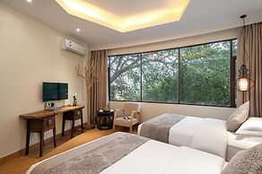 Guilin Crystal Crescent Moon Hotel