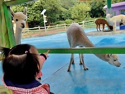 Guilin Crystal Crescent Moon Hotel