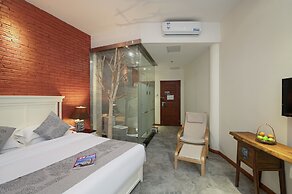 Guilin Crystal Crescent Moon Hotel