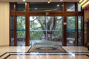 Guilin Crystal Crescent Moon Hotel