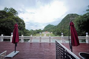 Guilin Crystal Crescent Moon Hotel