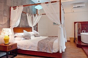 Guilin Crystal Crescent Moon Hotel