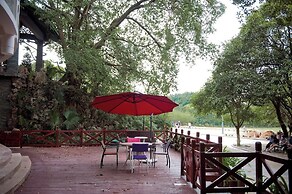 Guilin Crystal Crescent Moon Hotel