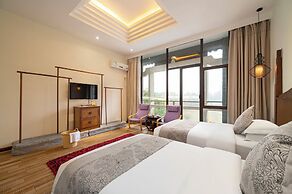 Guilin Crystal Crescent Moon Hotel