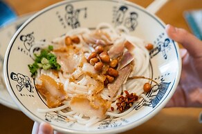 Guilin Crystal Crescent Moon Hotel