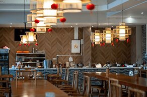 Guilin Crystal Crescent Moon Hotel