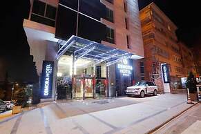 Demora Hotel
