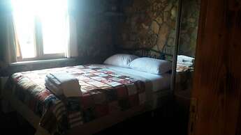 Gokceada Uysallar Köy Evi