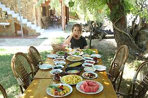 Gokceada Uysallar Köy Evi