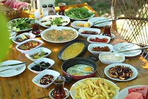 Gokceada Uysallar Köy Evi