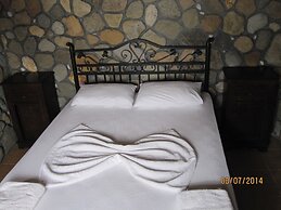 Gokceada Uysallar Köy Evi