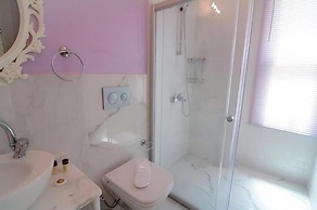 Kiraz Cicegi Butik Akyaka