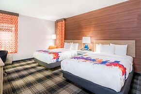 La Quinta Inn & Suites by Wyndham Oklahoma City Airport