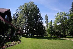 Wedgwood Manor and Glamping Retreat