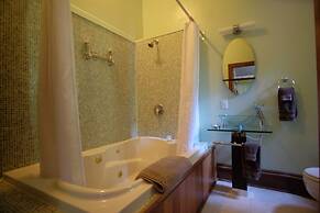 Wedgwood Manor and Glamping Retreat