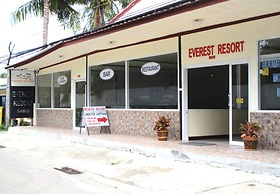 Everest Resort