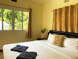 Everest Resort