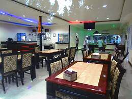 Everest Resort