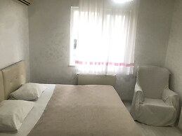 Karabina Eylül Apart